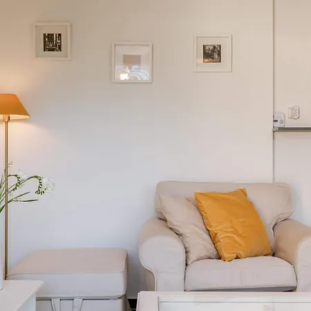 Huswell - Cozy For 4 With Parking アパート